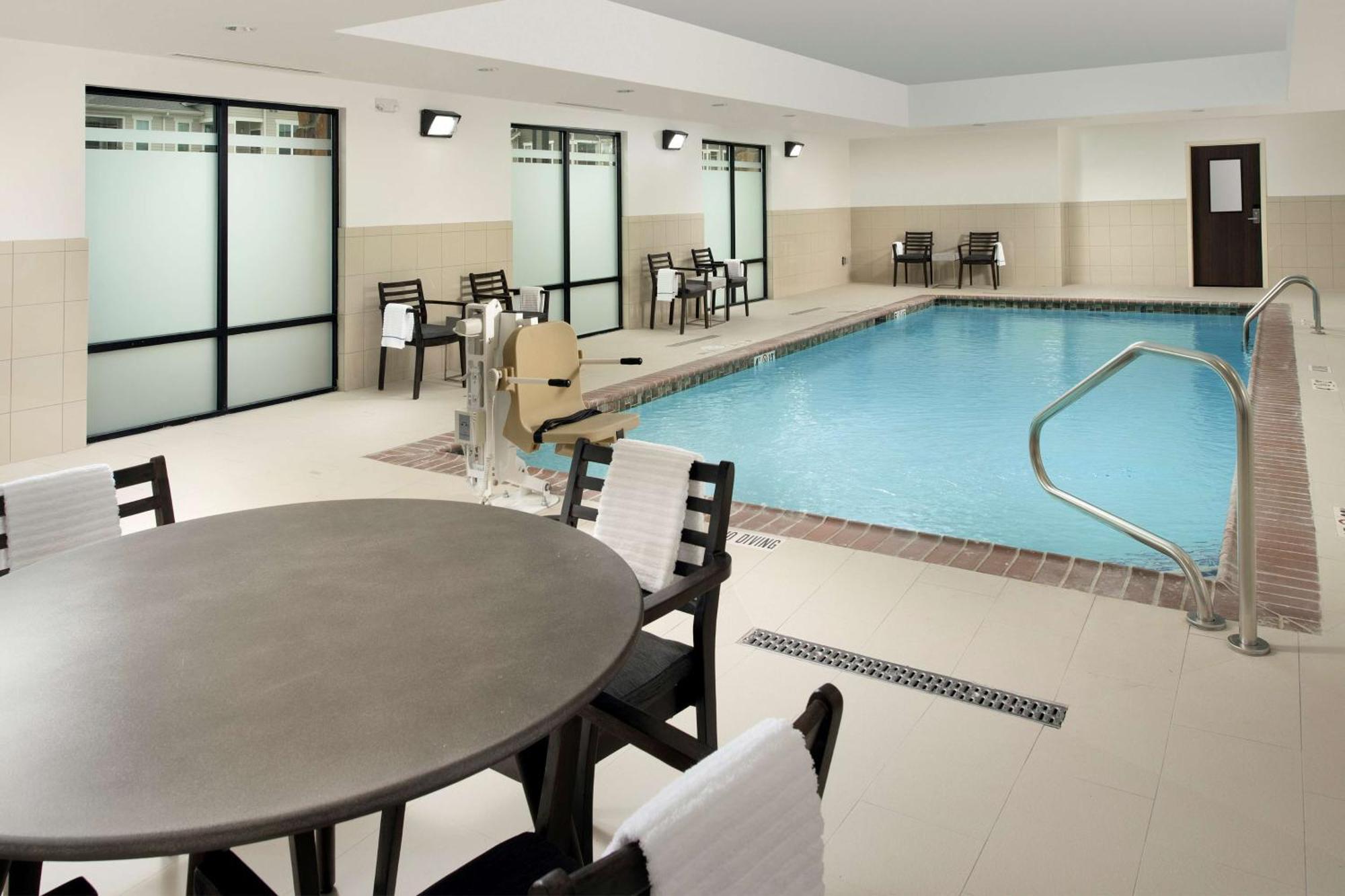 Hampton Inn & Suites San Antonio Lackland Afb Seaworld Exterior photo